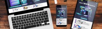 Écran d'ordinateur affichant un site web de design moderne, avec tablette et smartphone à côté.